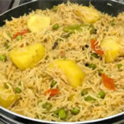 குழந்தைகளுக்கு மதிய உணவாக மணமணக்கும் பேபி உருளைக்கிழங்கு சாதம் செய்வது எப்படி ?