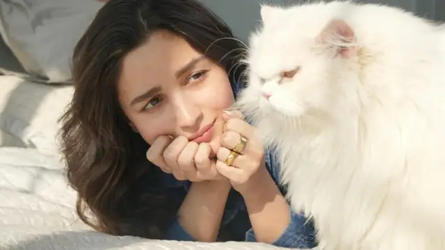 Alia Bhatt New Photos: आलिया ने शेयर की क्यूट फोटोज, लिखा- ‘संडे हैप्पी’