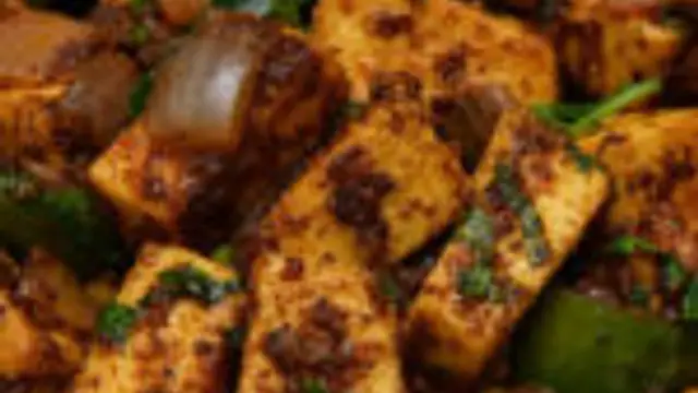மாலை வேளையில் நன்கு காரசாரமாக சாப்பிட விரும்பினால் இந்த சில்லி பன்னீர் பெப்பர் ரோஸ்ட் செய்து பாருங்கள்!!
