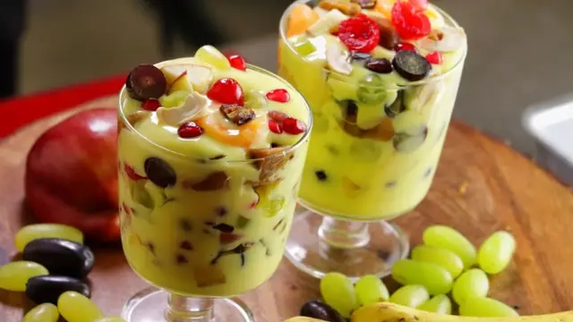 गर्मी में ट्राई करें चिल्ड फ्रूट कस्टर्ड की रेसिपी (Fruit Custard Recipe)