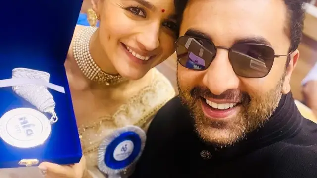 69वें राष्ट्रीय फिल्म पुरस्कार में शादी की साड़ी दोबारा पहनने पर Alia Bhatt ने कहा, स्पेशल दिन के लिए स्पेशल साड़ी पहनना जरूरी होती है