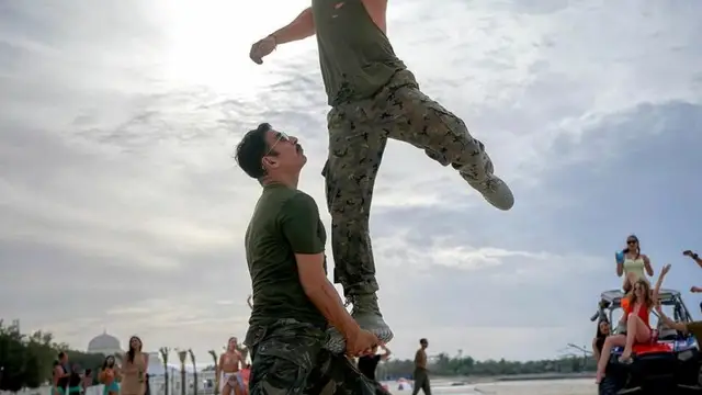 OMG! ट्विंकल खन्ना को छोड़ किसके साथ वैलेंटाइन मनाने निकले Akshay Kumar? वायरल तस्वीरें देखकर सभी हो गए शॉक