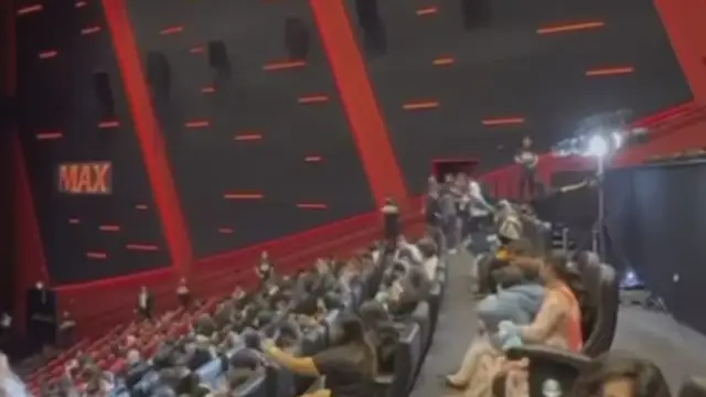 सेंसर बोर्ड स्क्रीनिंग में ‘Dunki’ को मिला स्टैंडिंग ओवेशन, Advance Booking में फिल्म का सिर चढ़कर बोला क्रेज