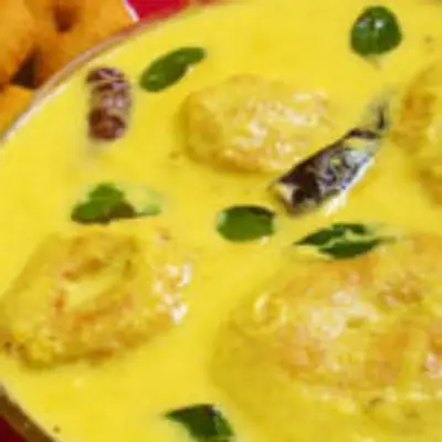 மோர் வடை குழம்பு ஒரு முறை இப்படி வைத்து பாருங்கள்! சுட சுட சோறுடன் சாப்பிட ருசியாக இருக்கும்!