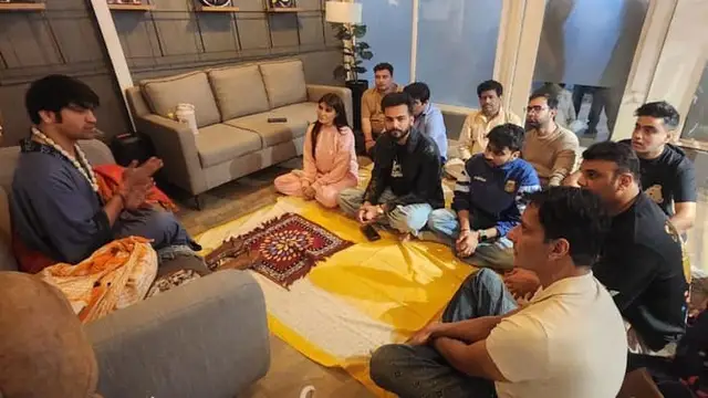 ‘बागेश्वर बाबा’ से मिलने पहुंचे सोनू सूद- शहनाज गिल समेत कई बड़े सितारें, हाथ जोड़ किया बाबा का स्वागत