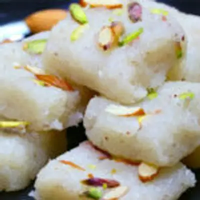 ஸ்வீட்ஸ் சாப்பிட நினைத்தால் தித்திக்கும் சுவையில் தேங்காய் பர்ஃபி வீட்டிலயே இப்படி செஞ்சி பாருங்க!
