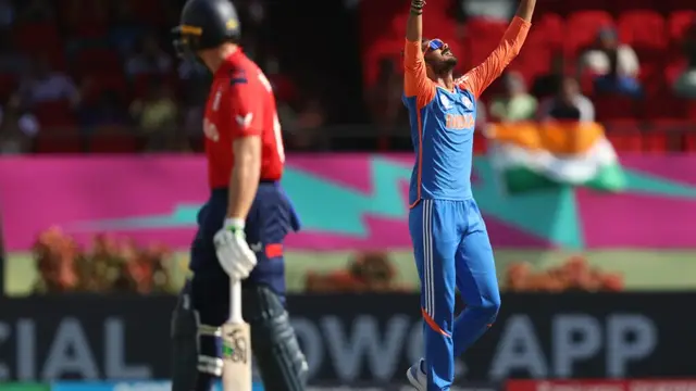 IND vs ENG: दिनेश कार्तिक ने दिया बेस्ट फील्डर का मेडल, खास स्पीच के साथ लिया एक शानदार खिलाड़ी का नाम