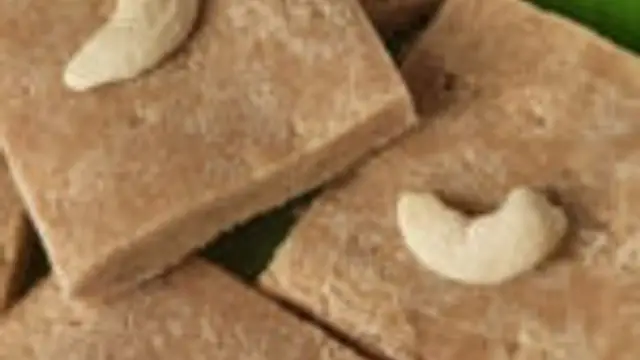 இந்த தீபாவளிக்கு கோதுமை மாவு பர்ஃபி இந்த மாதிரி ஒரு தடவை செஞ்சு பாருங்க!