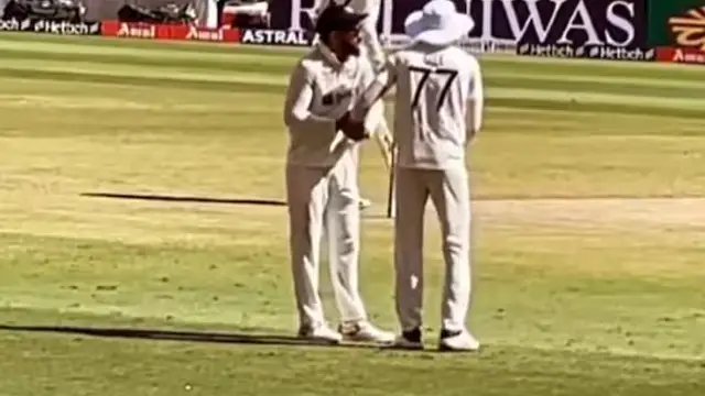 Virat Kohli ने मैदान पर ही कर दी शुभमन गिल के साथ बदतमीजी, जोर से मरोड़ दिया हाथ, Video हो गया वायरल