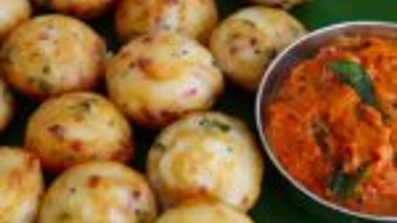 மாலை நேரம் பக்காவான ஸ்நாக்ஸ் சாப்பிட முட்டை காய்கறி பணியாரம் இப்படி ஒரு முறை செஞ்சி பாருங்க!