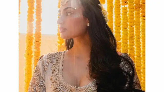 Athiya Shetty ने शेयर कीं हल्दी सेरेमनी की तस्वीरें, भाई अहान संग मस्ती करती दिखीं एक्ट्रेस