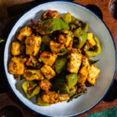 காரசாரமான பன்னீர் குடைமிளகாய் பெப்பர் ஃப்ரை செய்வது எப்படி ?