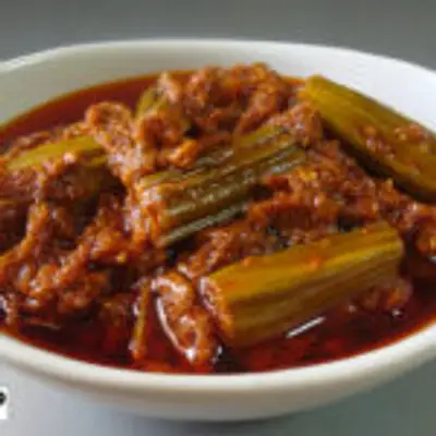காரசாரமான முருங்கைகாய் ஊறுகாய் செய்வது எப்படி ?