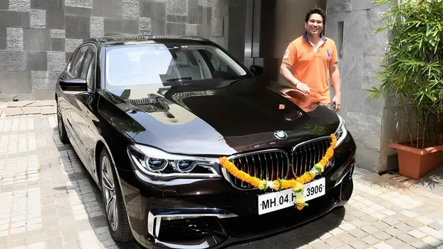 भारतीय क्रिकेटर्स और उनकी सबसे महंगी कारें