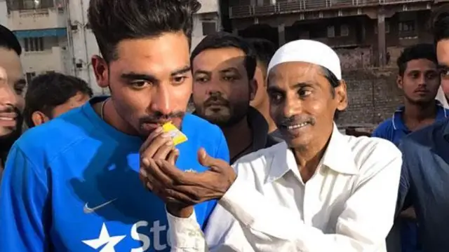 என்னுடைய தந்தை அங்கு இருந்திருந்தால் என்னைப் பற்றி பெருமைப்பட்டிருப்பார் – உணர்ச்சிவசப்பட்டு பேசிய சிராஜ்.