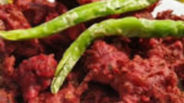 மாலை நேர ஸ்நாக்ஸாக சாப்பிட சுட சுட பீட்ரூட் பக்கோடா ஒரு தரம் இப்படி செய்து பாருங்க!