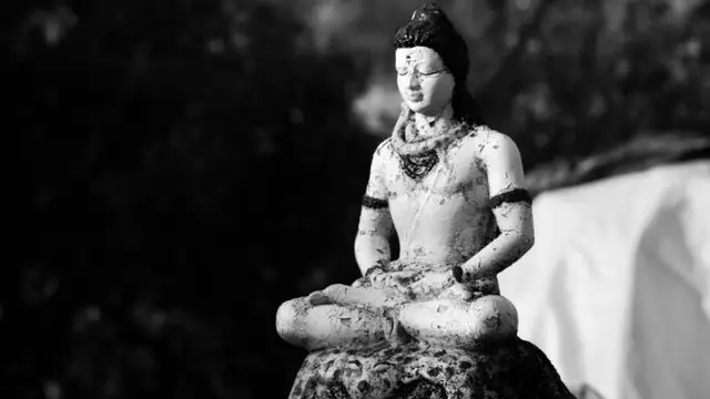 शिवलिंग के आगे करें ये उपाय, बरसेगी भगवान शिव और मां लक्ष्मी की कृपा