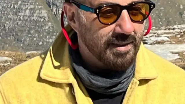 खेलते समय दोस्त के सिर पर वार करने की बात को याद किया Sunny Deol ne;  बेटे राजवीर देओल ने पिता के साथ बॉन्डिंग के बारे में बात की