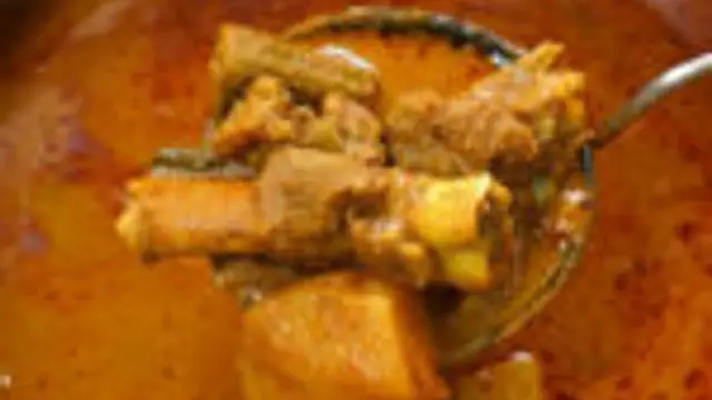 கிராமத்து மண் மனம் மாறாமல் மட்டன் எலும்பு குழம்பு ஒரு முறை இப்படி செய்து பாருங்க! ஒரு சட்டி குழம்பும் காலியாகும்!