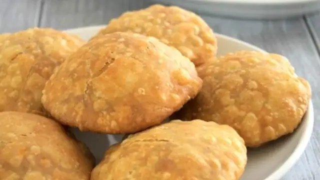 अब घर बैठे बनाएं बाजार जैसी खस्ता कचोरी !