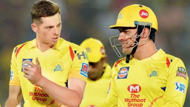 ஜடேஜாவும் கிடையாது மொயின் அலியும் கிடையாது – அணியின் மற்றொரு பௌலரை பாராட்டி பேசிய தோனி