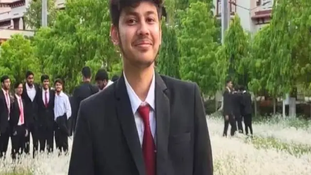 UPSC Success Story: 16 लाख का पैकेज हटा कर की सबसे बड़ी परीक्षा UPSC की तैयारी, पहले प्रयास में Saransh Gupta बने ऑफिसर