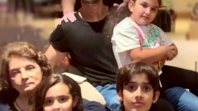 मिलिए बॉलीवुड सिंगर Adnan Sami के बेटे अज़ान सामी खान से, अकेले अपनी मां ज़ेबा बख्तियार द्वारा पाले गए
