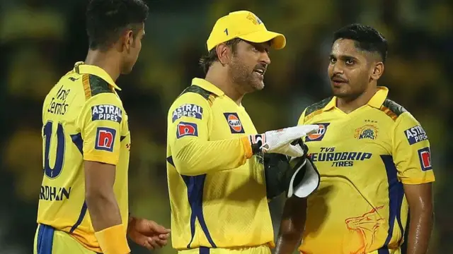 IPL2023 : பௌலர்களை கடுமையாக எச்சரித்தும் , ரசிகர்களுக்கு அதிர்ச்சியை ஏற்படுத்தியும் பேசிய தோனி வீடியோ உள்ளே.