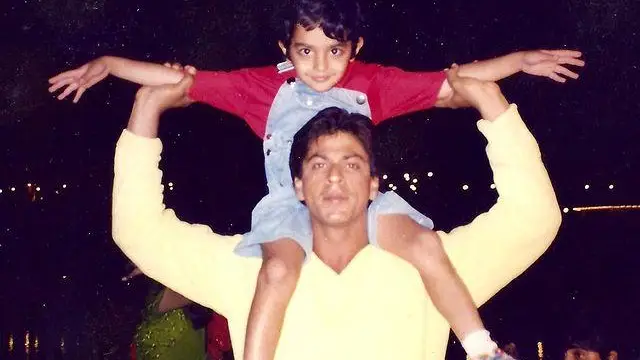 Shah Rukh Khan संग बतौर चाइल्ड आर्टिस्ट काम करने वाला ये शख्स, आज दिखता है बेहद हैंडसम