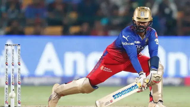 ஒரு டீ குடிச்ச.. அதுக்குள்ள இப்படி பண்ணிட்டாங்க  – வெற்றிக்கு பிறகு தினேஷ் கார்த்திக் பேச்சு.
