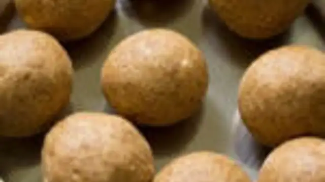 சுவையான வேர்க்கடலை லட்டு செய்வது எப்படி ?