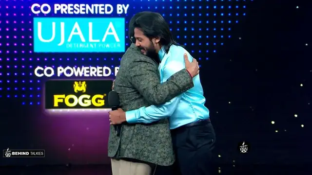 David John Hugging Mohanlal in Bigg Boss