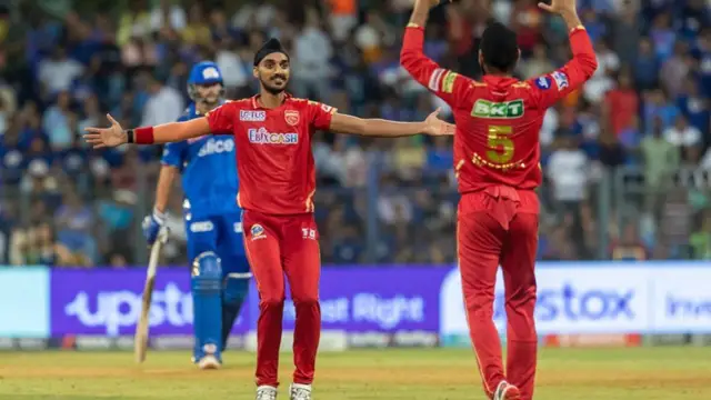 “स्टंप उखाड़ दूँ जब मन करे…!” Arshdeep Singh ने 2 बार तोड़ दिए स्टंप, सोशल मीडिया पर बंधे तारीफों के पुल