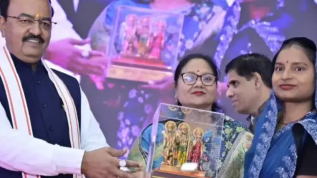 ‘देहाती मैडम’ यशोदा लोधी की कहानी, खेतों में करती थीं काम, आज लाखों को सिखाती हैं अंग्रेजी; प्रियंका भी मुरीद