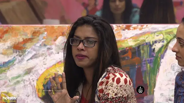 Diya Sana Cry in Bigg Boss House