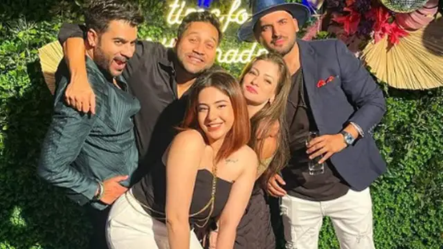 26 साल की हो गई हैं ‘बाबू भैया’ से खाना मांग रही ये क्यूट बच्ची, 17 साल बाद ‘फिर हेरा फेरी’ एक्ट्रेस को पहचानना हुआ मुश्किल
