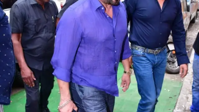 Rahul Kanal की शादी में शामिल हुए Salman Khan, पांव छूने लगे राहुल तो भाई जान ने गले लगाया